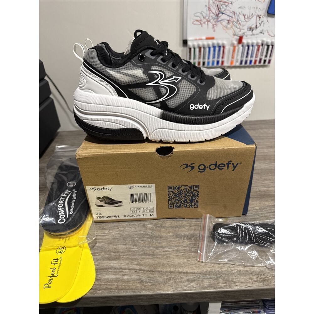 Women’s Gravity Defyer Ion - “Black/White” - Size 6.5 - TB9022FWL